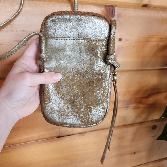 HOBO Fate Vintage Hide Leather Crossbody Bag Phone Purse Golden Leaf Metallic - Picture 4 of 11